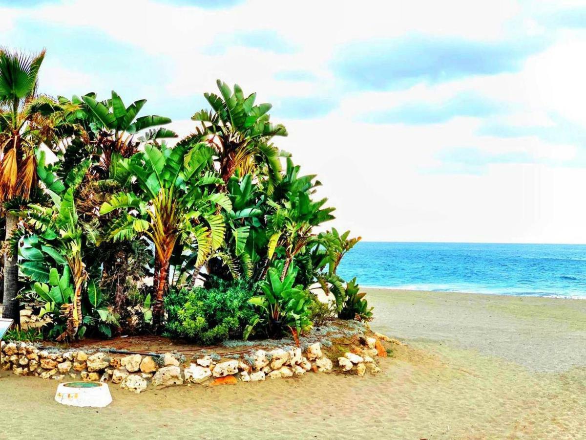 Espectacular piso en primera línea de playa Estepona Exterior foto